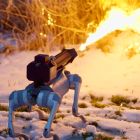 » La commercialisation de ce chien-robot lance-flammes au grand public fait débat