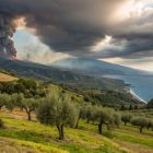 En Italie, les éruptions explosives de ce volcan déjouent les pronostics