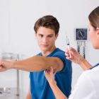 Bras gauche ou droit ? Un choix qui influence l'efficacité des vaccins 