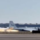 ì Atterrissage spectaculaire sur le ventre pour un avion de recherche de la NASA