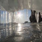 La glace: pourquoi ça glisse, pourquoi ça colle ? Les physiciens patinent depuis 150 ans