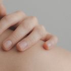 Découverte: une levure se développant sur notre peau combat les superbactéries  