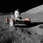  Cette pierre lunaire provient de 50 km sous la surface, et révèle une belle surprise...