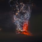 ì À la recherche de l'origine de la vie: le rôle clé des éclairs volcaniques