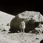 h  Marcher sur la Lune en 2028, avec des combinaisons disponibles en 2031 ?