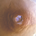 Découverte: du givre d'eau au sommet des volcans martiens
