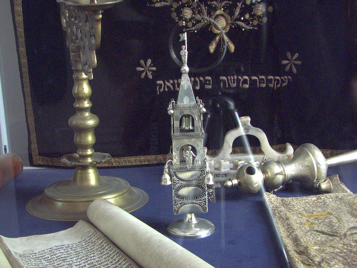 2007-08-22 Nozyk Synagogue 1305.jpg