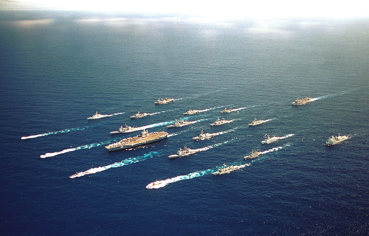 Le porte-avions américain USS Lincoln et ses navires d'accompagnement