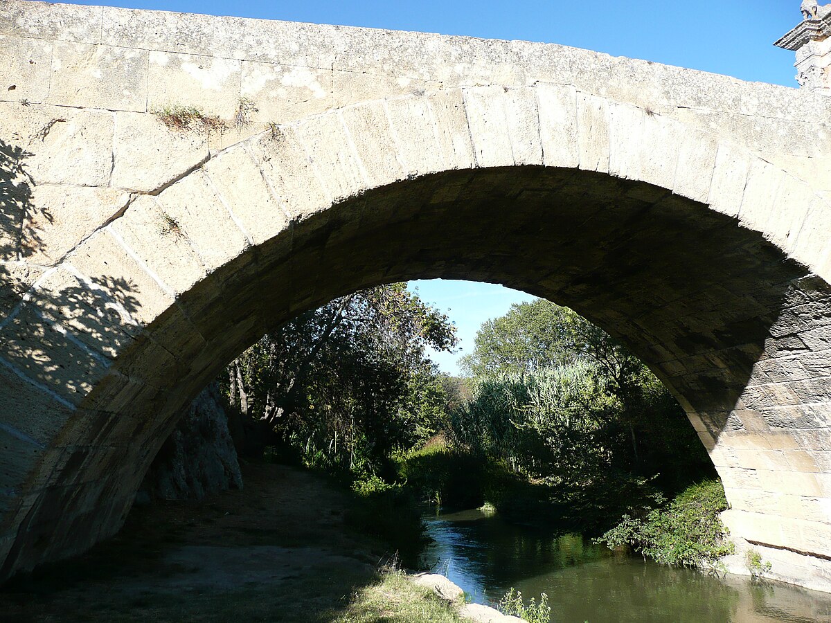 Arch Pont Flavien.jpg