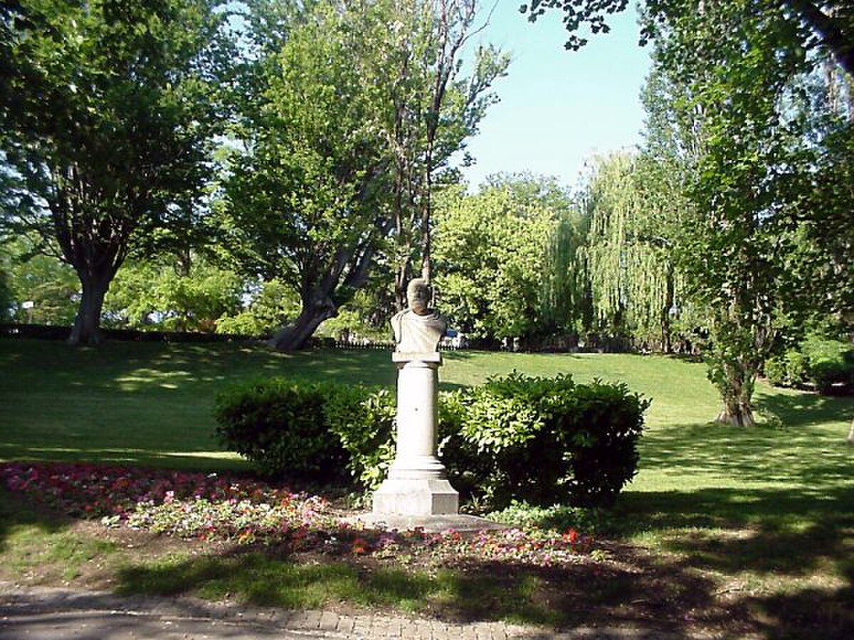 Plateau des poètes (Béziers) - Définition et Explications