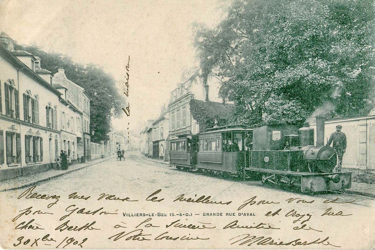 Une rame à vapeur dans la Grande rue d'Aval, avant 1903