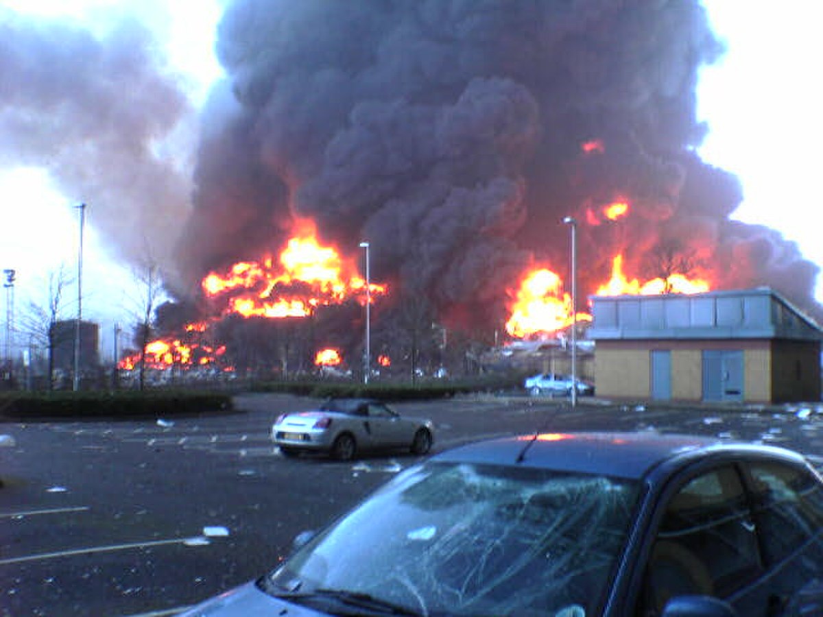 La catastrophe de Buncefield a lieu en 2005 au Royaume-Uni et invoque un embrasement dans un terminal de stockage pétrolier.