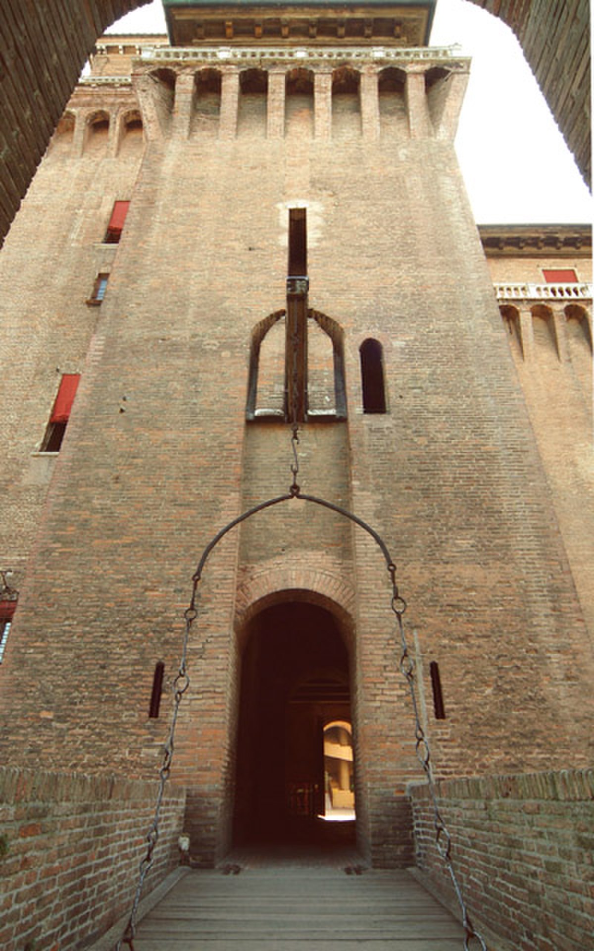 Castello ferrara pontelevatoio.jpg