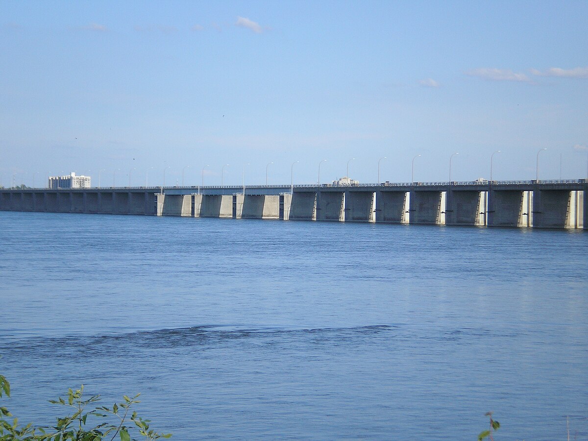 Champlain Bridge ice structure.JPG