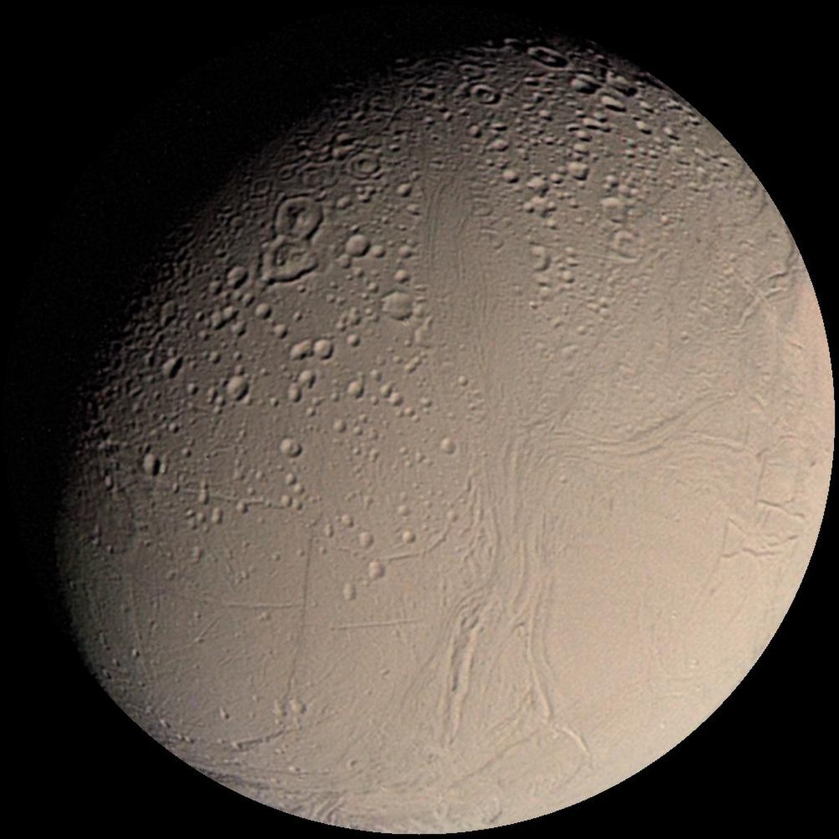 Cette image-mosaïque d'Encelade a été prise en 1981 par la sonde Voyager 2.