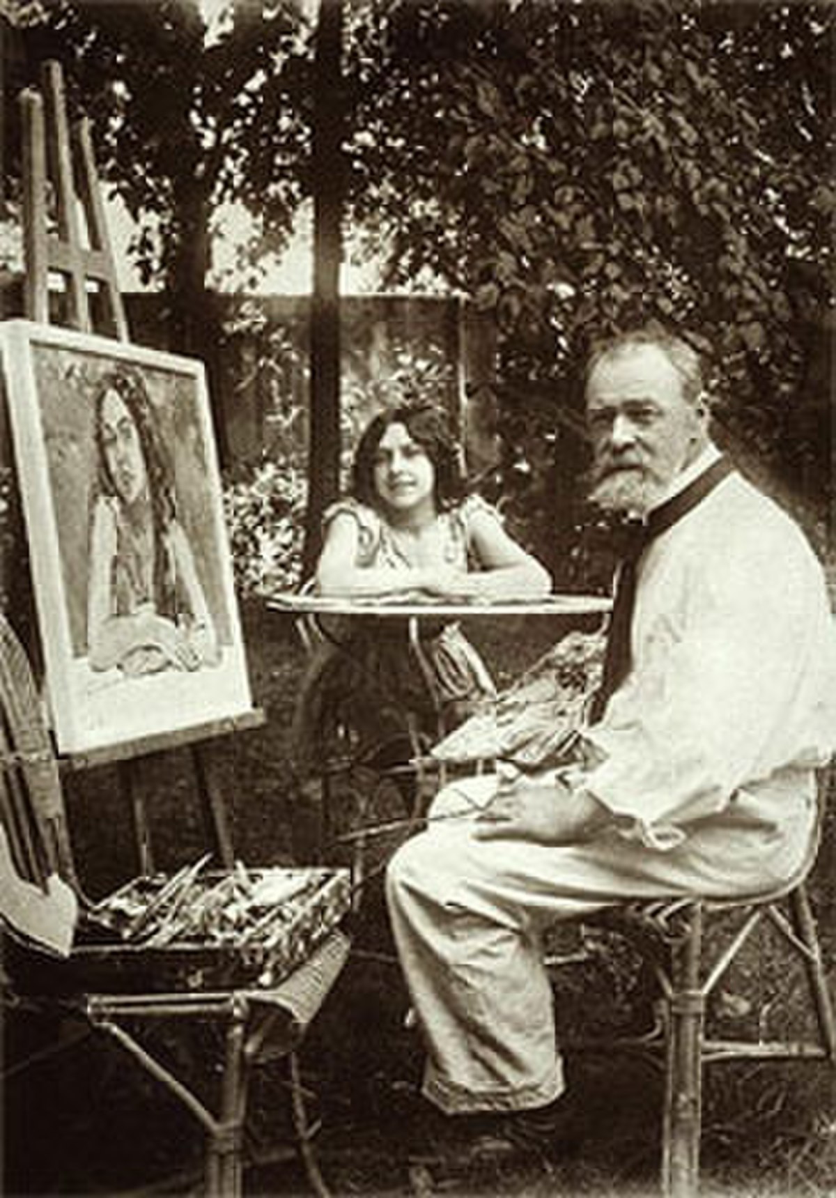 Le peintre suisse Ferdinand Hodler en 1916, en train de peindre, à l'extérieur.