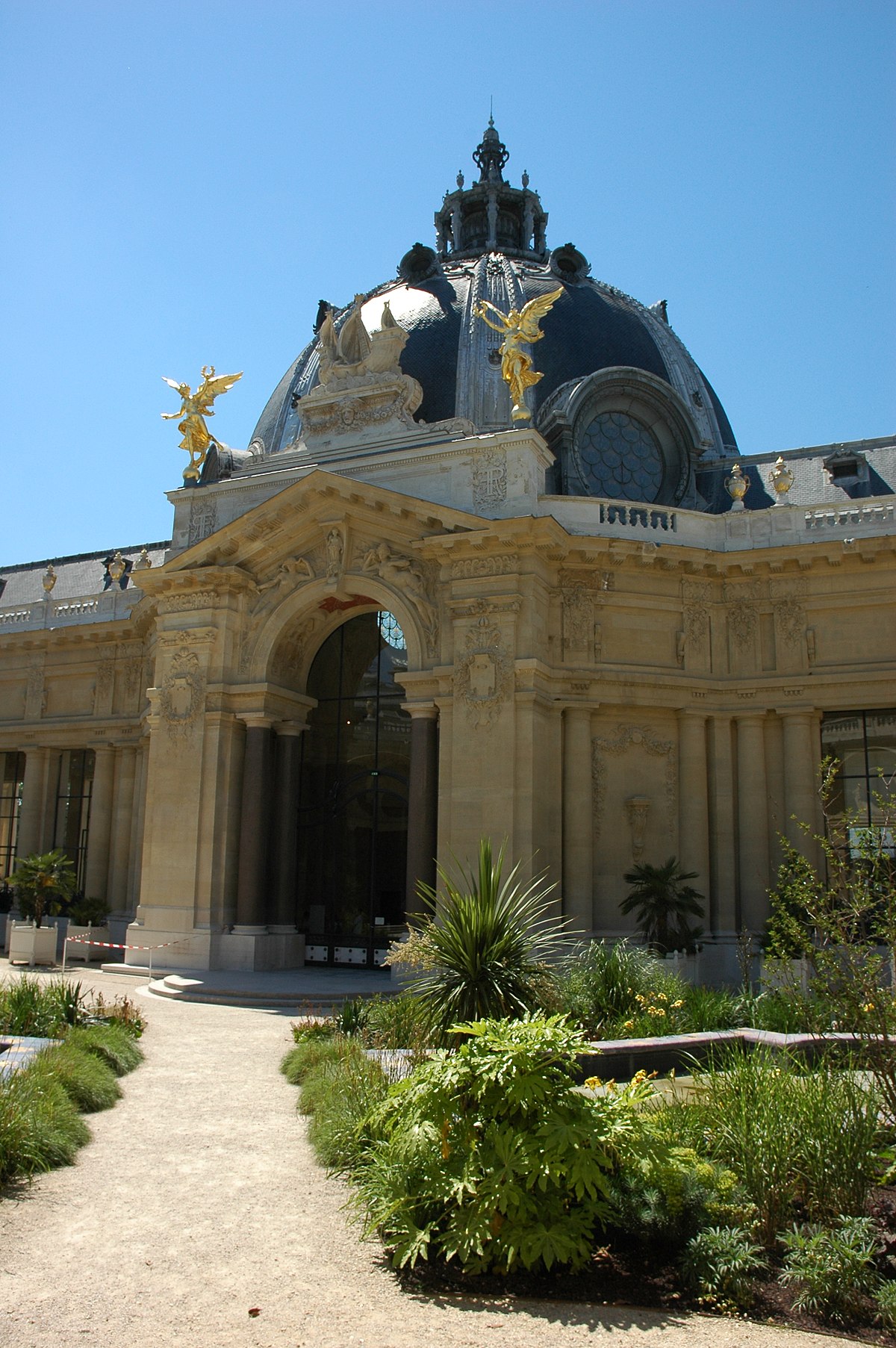 France Paris Petit Palais Jardin interieur 02.JPG