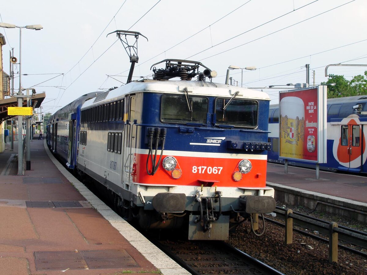  La BB 17067 à Saint-Leu-la-Forêt, sur le réseau Transilien Paris-Nord.