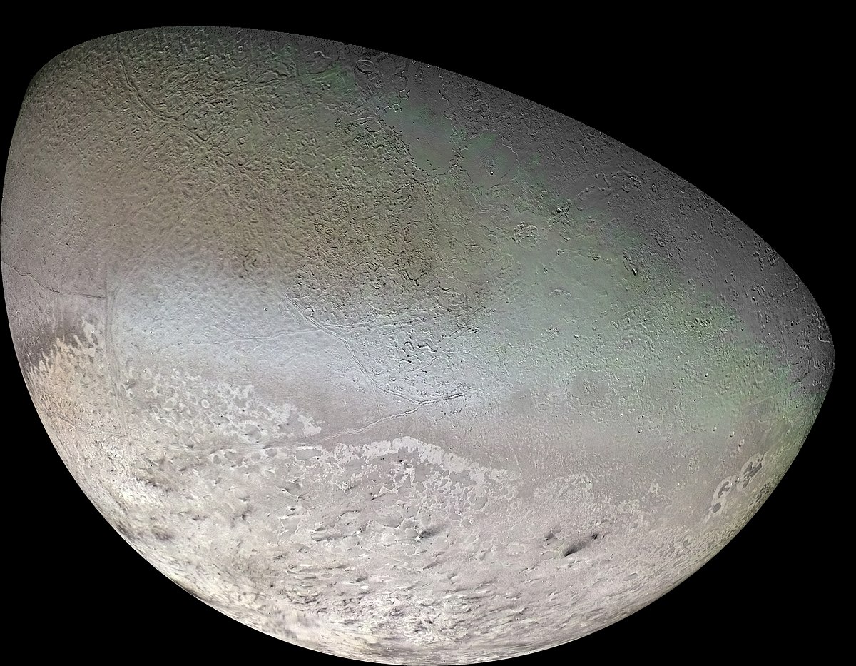 Mosaïque de vues de Triton par Voyager 2 le 25 août 1989[1].