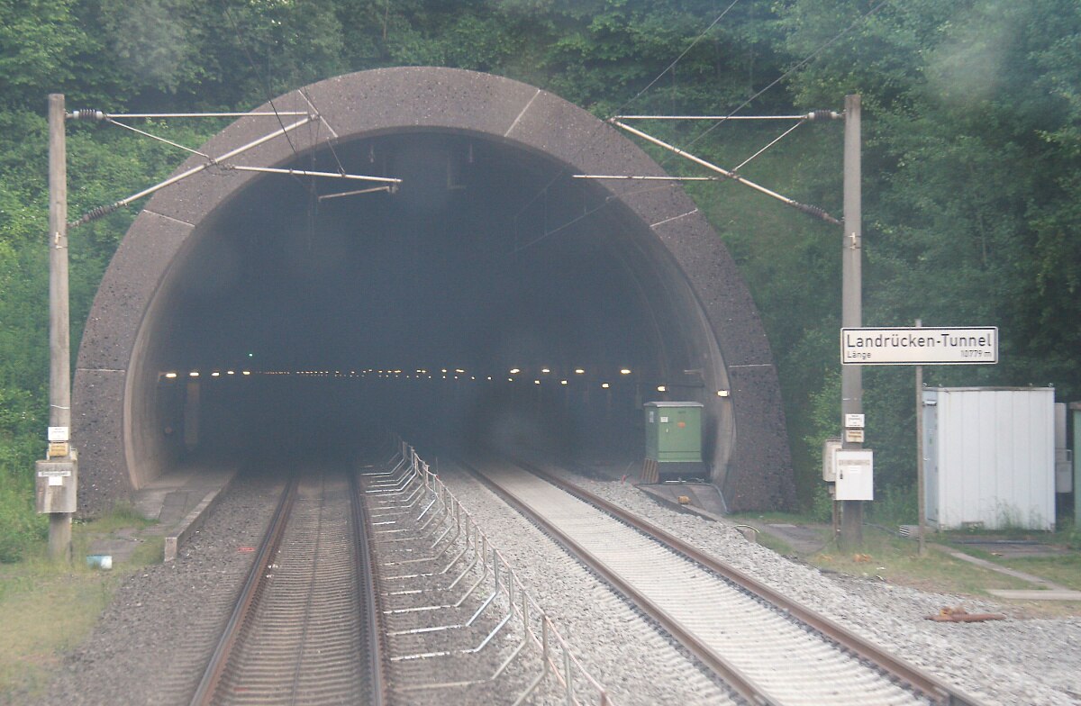 Landruecken Tunnel north.jpg