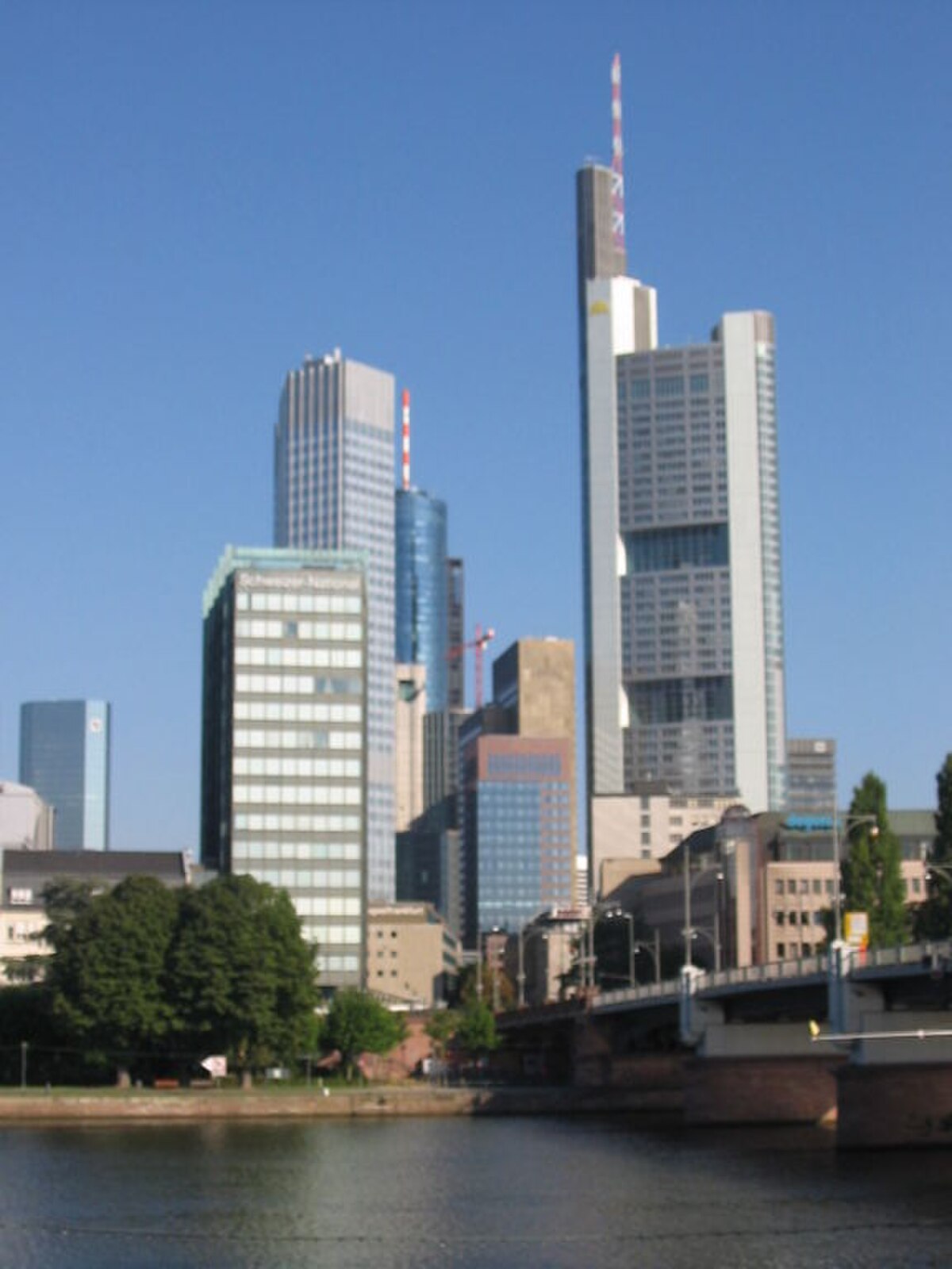 La Commerzbank Tower dans le quartier d'affaires de Francfort-sur-le-Main