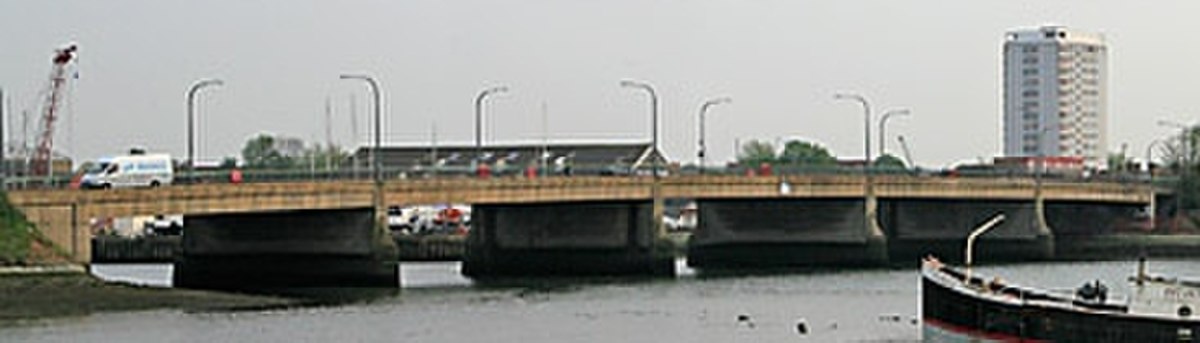 Northam Bridge (cropped).jpg