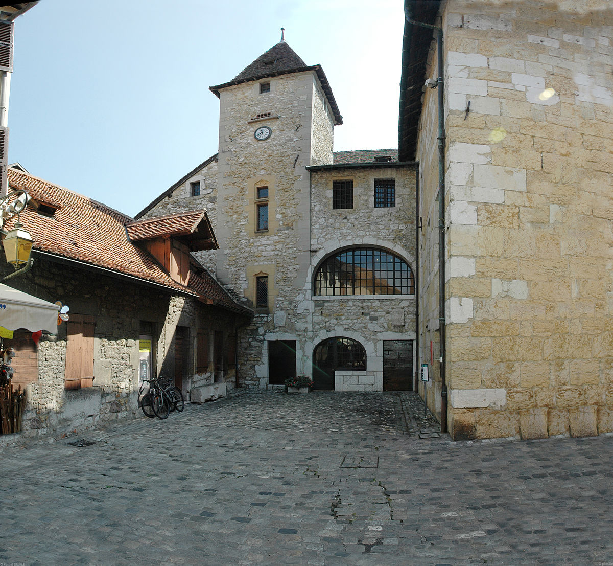 Palais De L'Isle - Définition Et Explications