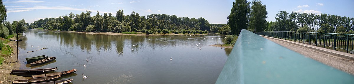 Panorama de la Sauer avec vue sur le barrage à clapet du Rhin