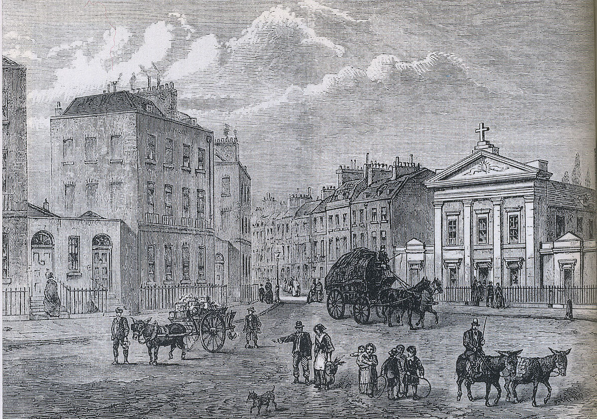  Gravure en noir et blanc montrant les monuments de Londres en arrière-plan et les voitures et les gens au premier plan.