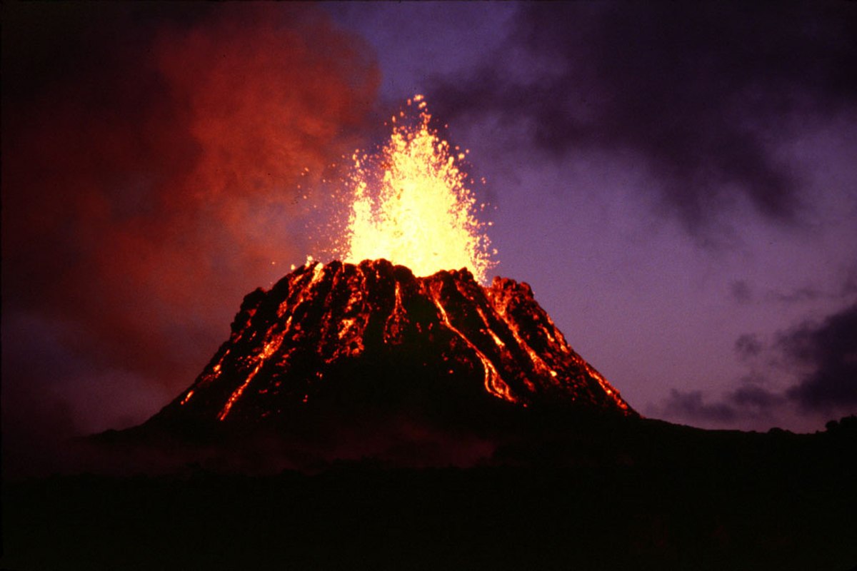 Le cratère du Puʻu ʻŌʻō en juin 1983