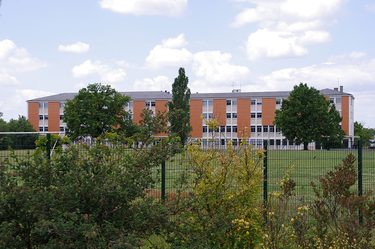 Saint-Jean-de-Braye lycée Gaudier-Brzeska.jpg