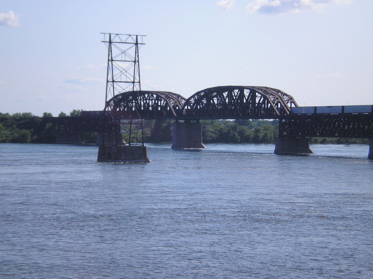 Saint-Laurent Railway Bridge.JPG