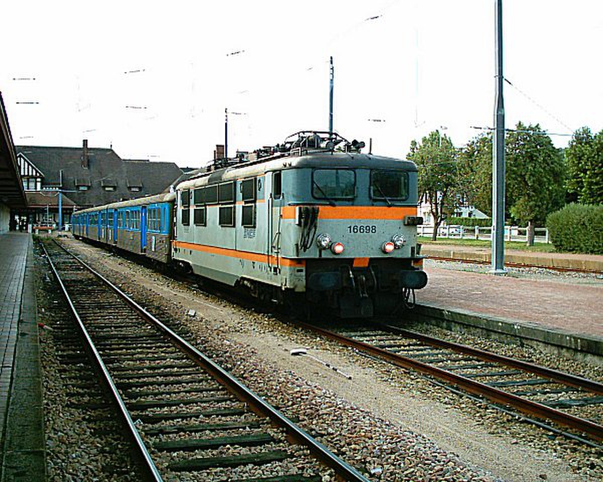  La BB 16698 en gare de Trouville-Deauville.