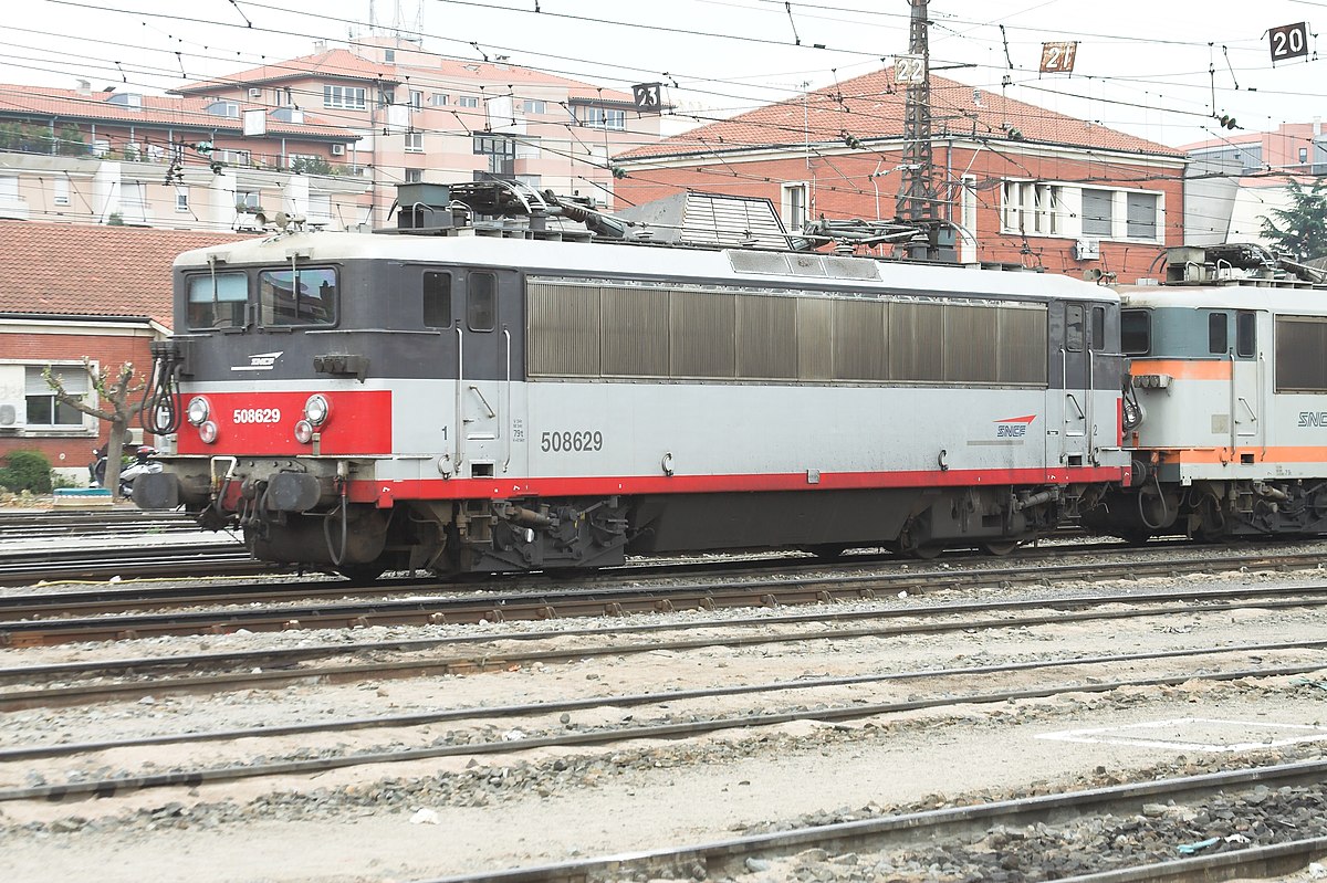 Une BB 8500 stationnée à Toulouse