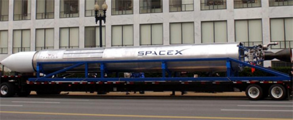 SpaceX falcon Washington DC.jpg