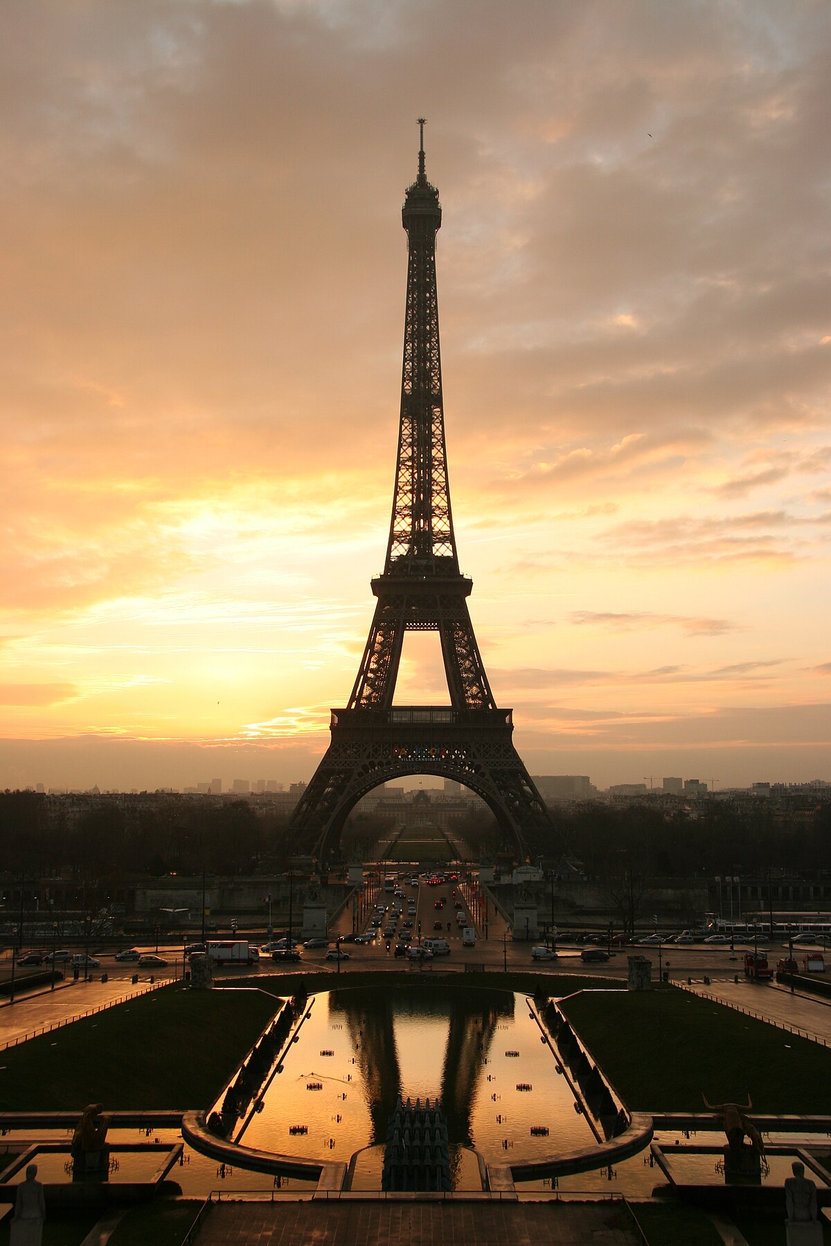 La Tour Eiffel au lever du soleil vue depuis le Trocadéro