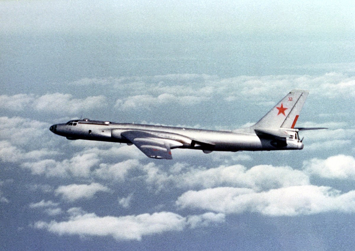 Tu-16 Badger E.jpg