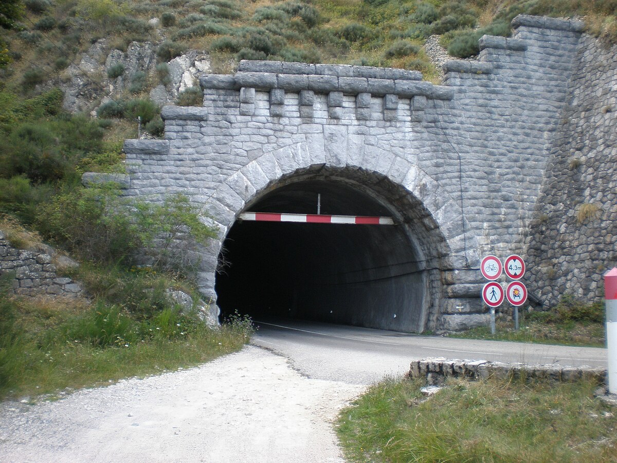 Tunnelduroux.JPG