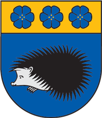 un blason avec un hérisson blanc et noir sur fond bleu, surmonté d'une bande jaune avec trois fleurs bleues