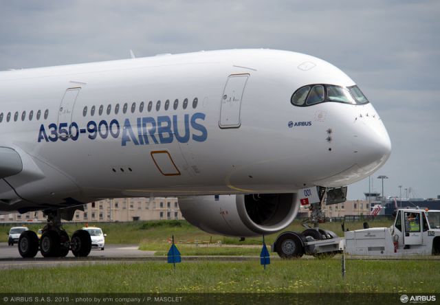 L'airbus A350 XWB se prépare pour son premier vol.