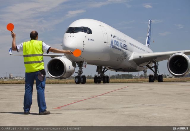Airbus A350 XWB : les photos du premier vol !