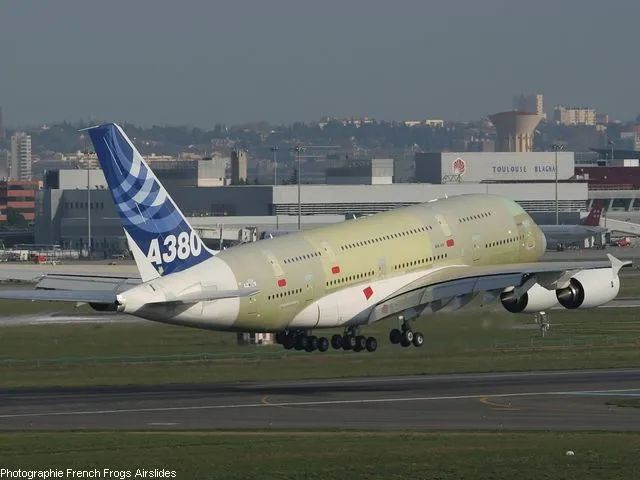 Premier vol du troisième prototype d'Airbus A380