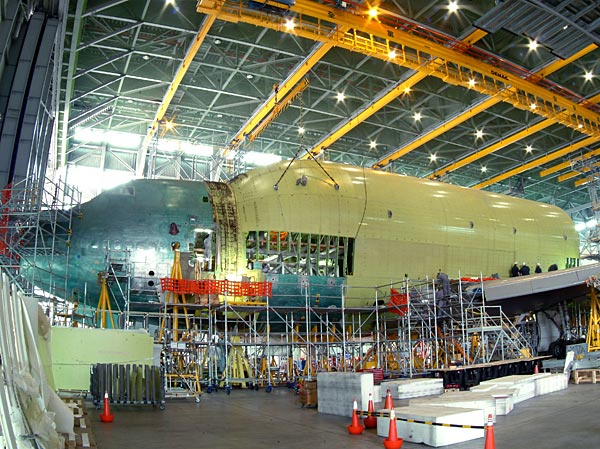 Les premiers Boeing 747-400 Large Cargo Freighter prennent forme