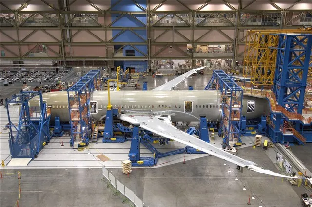 Boeing présente le premier 787 assemblé
