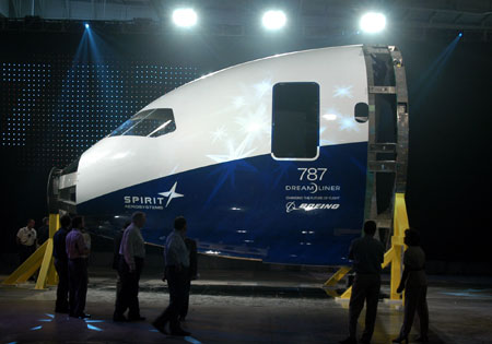 Présentation du nez et du poste de pilotage du Boeing 787