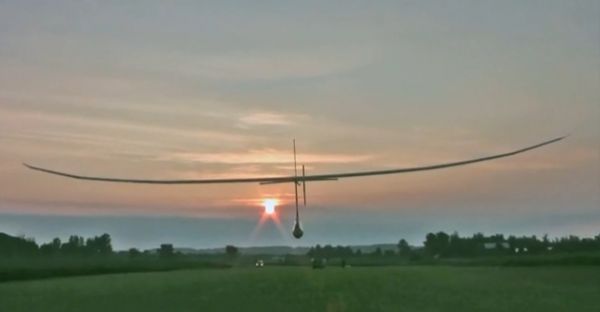 Invention d'un avion à pédale qui bat des ailes