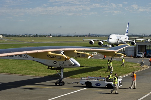 Le Solar Impulse est... encore au Bourget !
