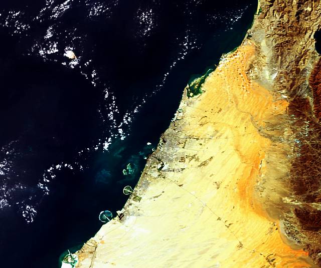 Les îles artificielles de Dubaï vues de l’espace