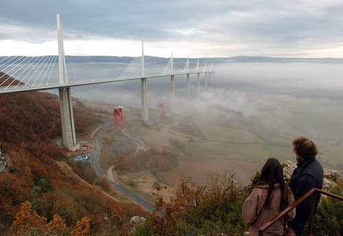 Le viaduc de Millau vu par satellite