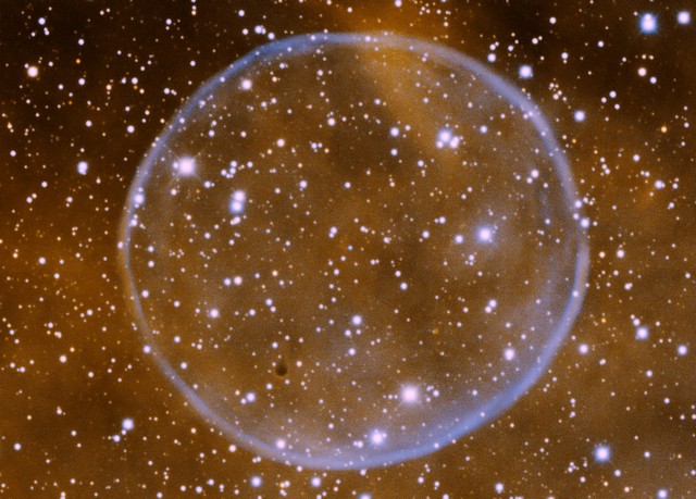 Une bulle de savon dans l'espace
